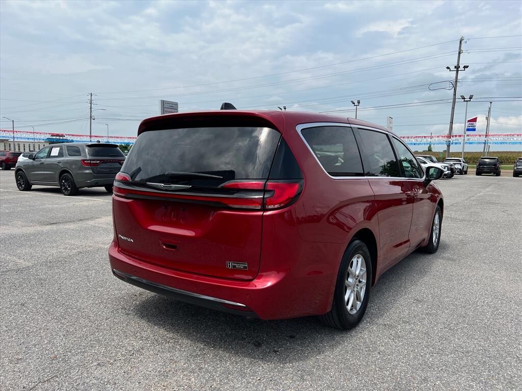 Used 2025 Chrysler Pacifica Select Passenger Van
