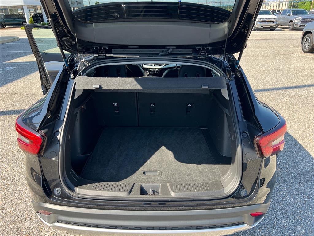 2025 Chevrolet Trax LT - Photo 13
