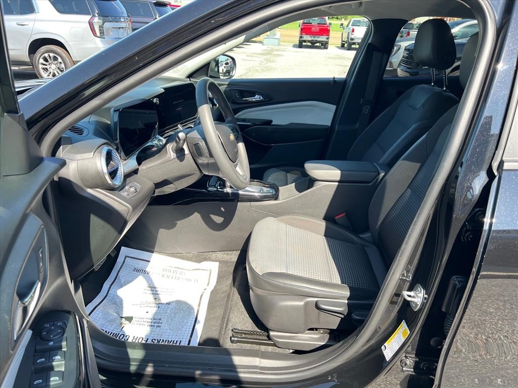 2025 Chevrolet Trax LT - Photo 10