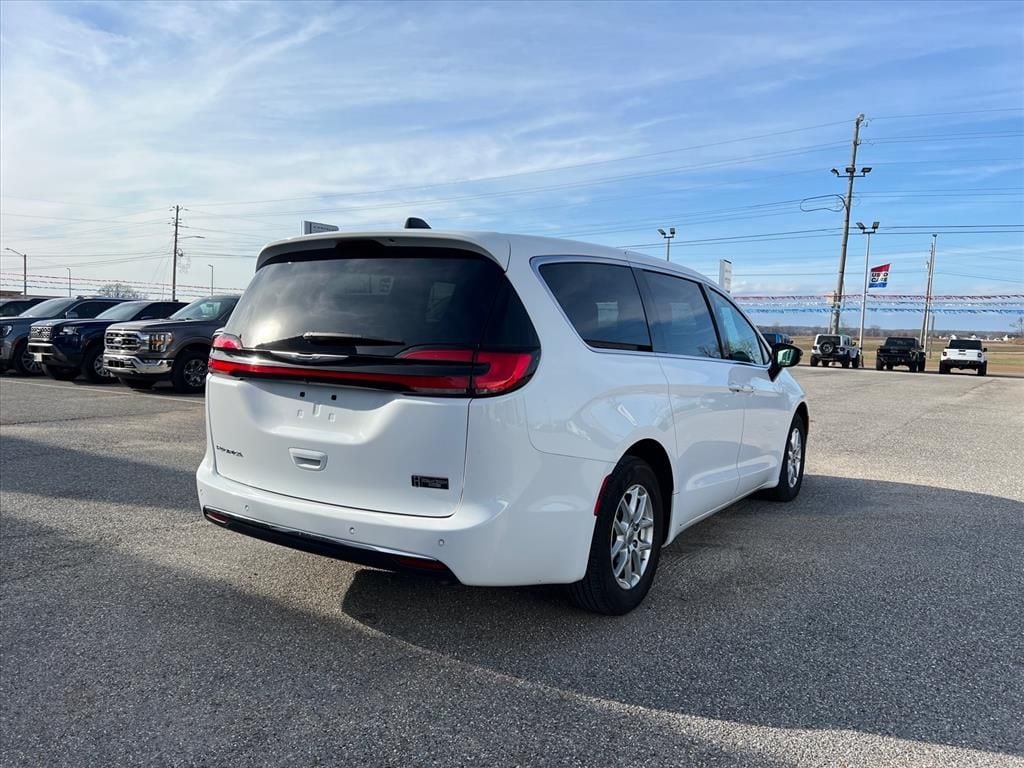 Used 2024 Chrysler Pacifica Touring L Passenger Van