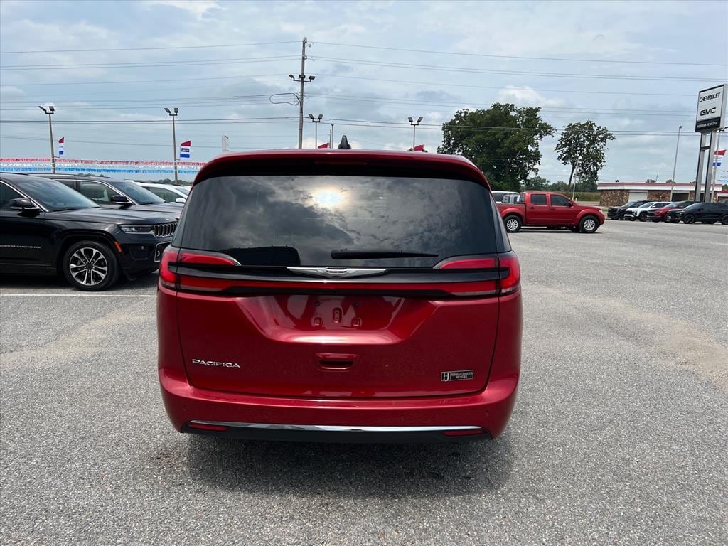 Used 2025 Chrysler Pacifica Select Passenger Van