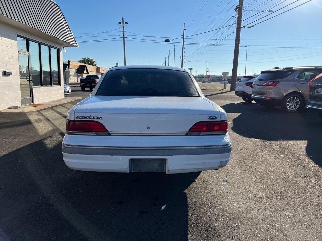 Used 1992 Ford Crown Victoria LX Sedan