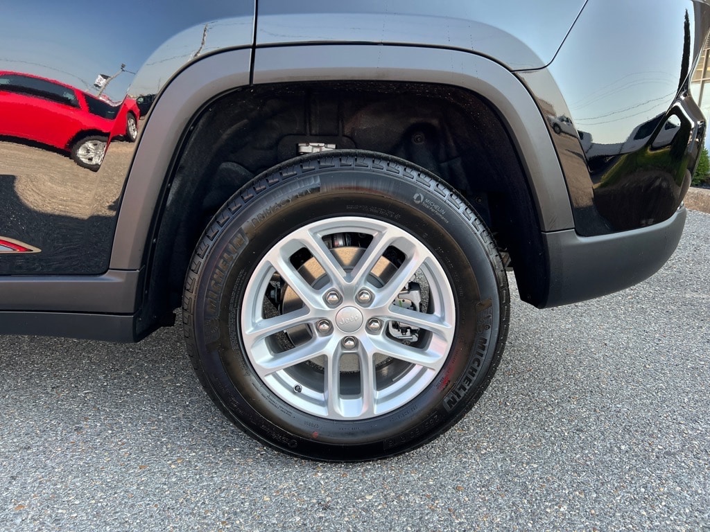 2025 Jeep Grand Cherokee Laredo - Photo 9