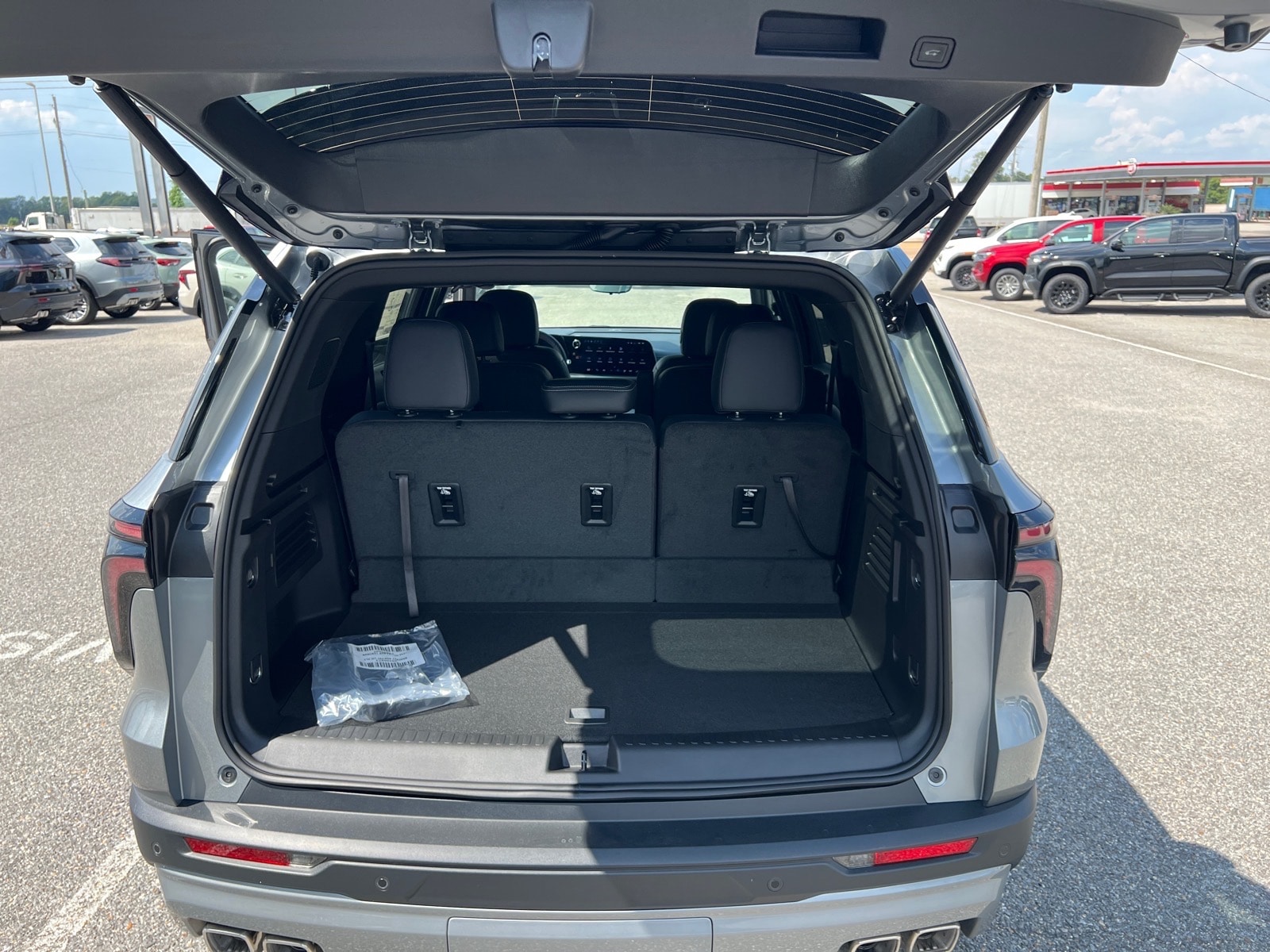 2027 Chevrolet Traverse LT - Photo 14