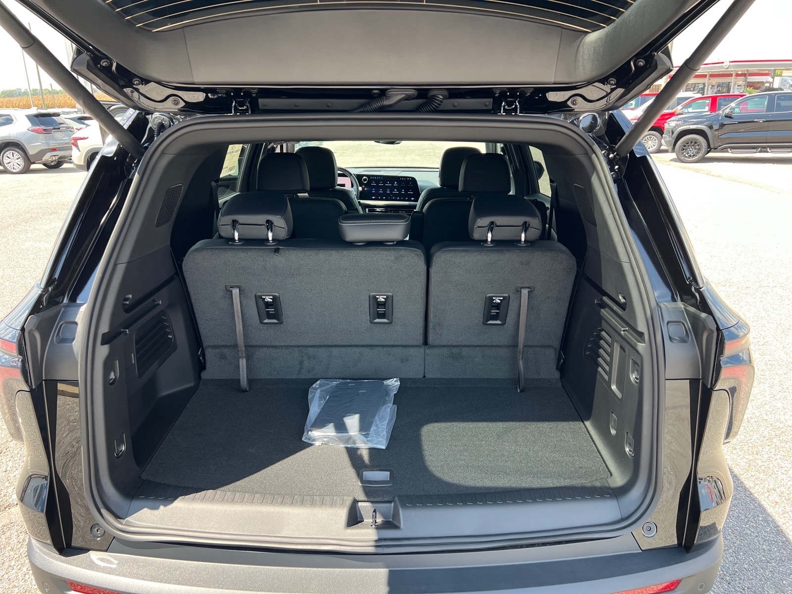 2027 Chevrolet Traverse LT - Photo 15