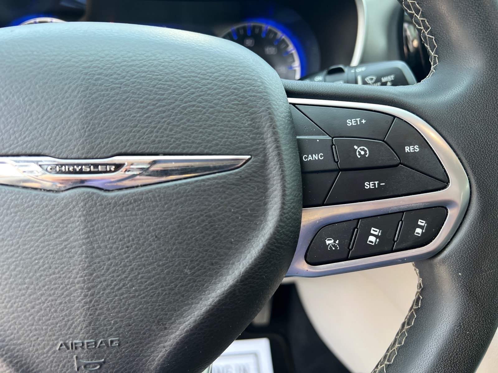 2022 Chrysler Pacifica Touring L - Photo 18