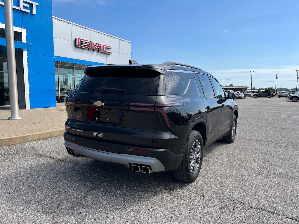 Used 2025 Chevrolet Traverse LT SUV