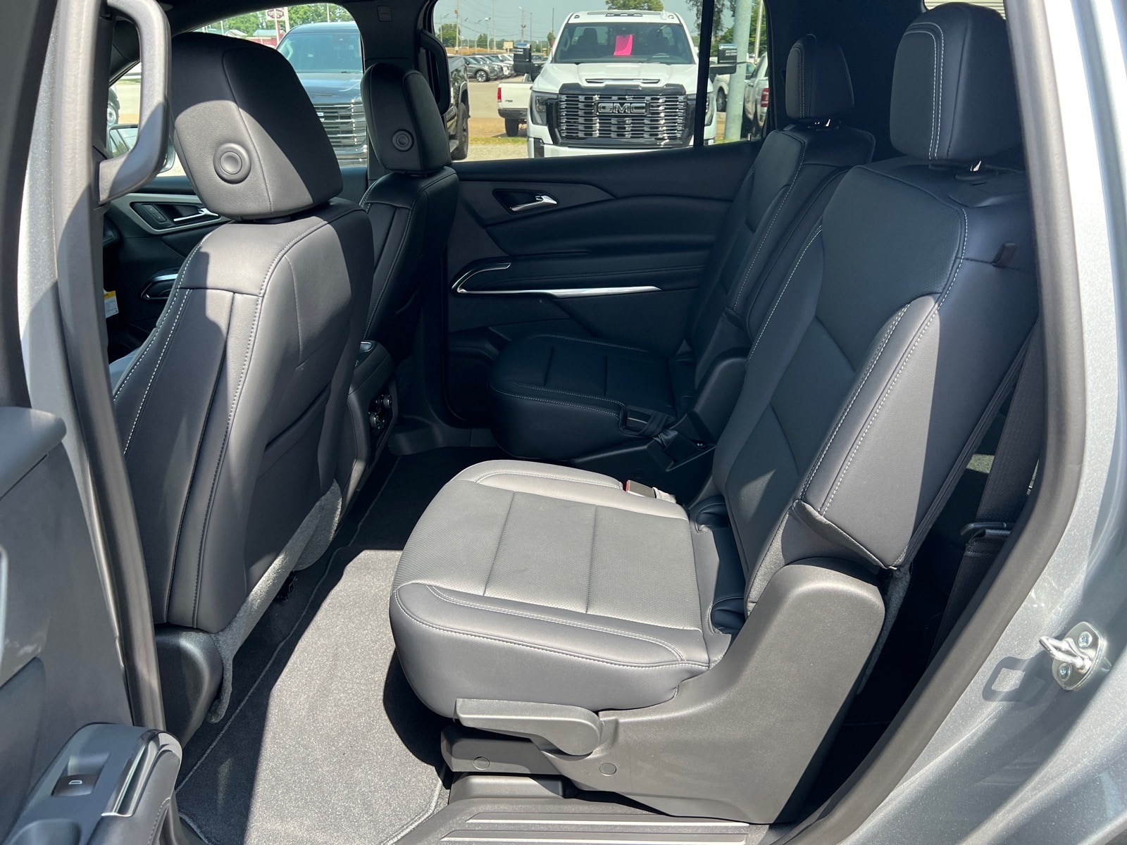 2027 Chevrolet Traverse LT - Photo 12