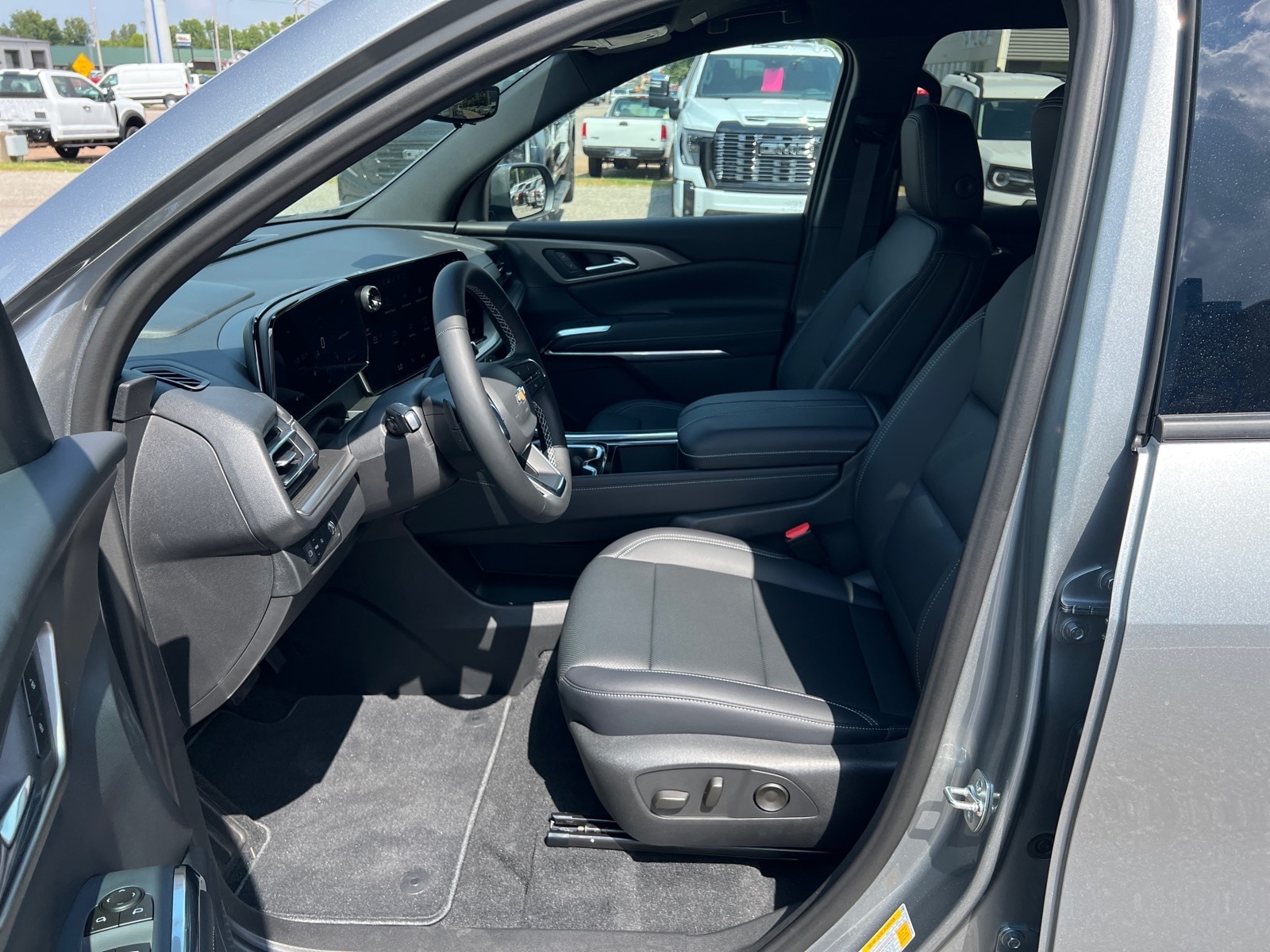 2027 Chevrolet Traverse LT - Photo 10