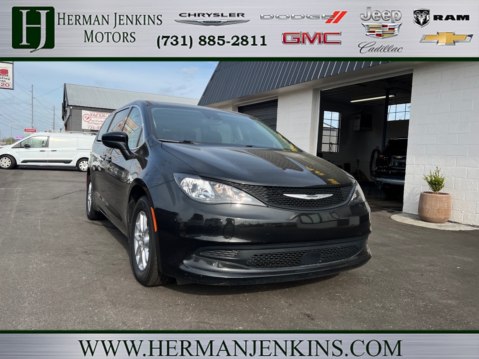 2023 Chrysler Voyager LX's photo