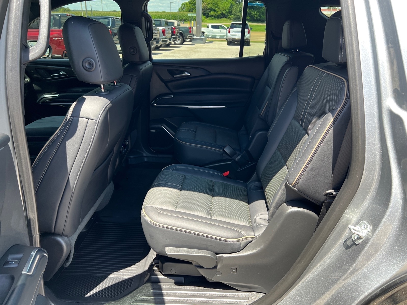 2025 Chevrolet Traverse High Country - Photo 12
