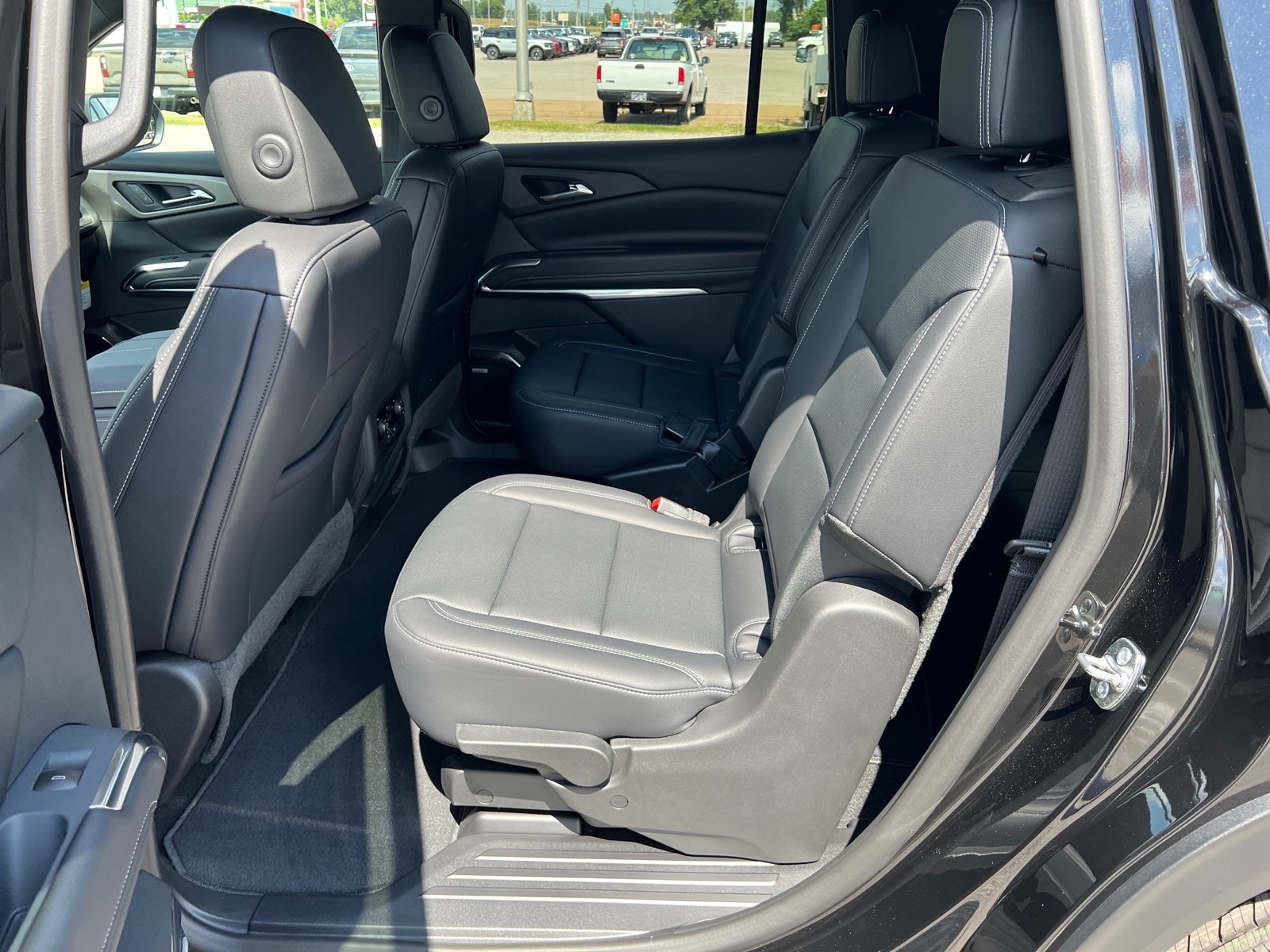 2027 Chevrolet Traverse LT - Photo 12