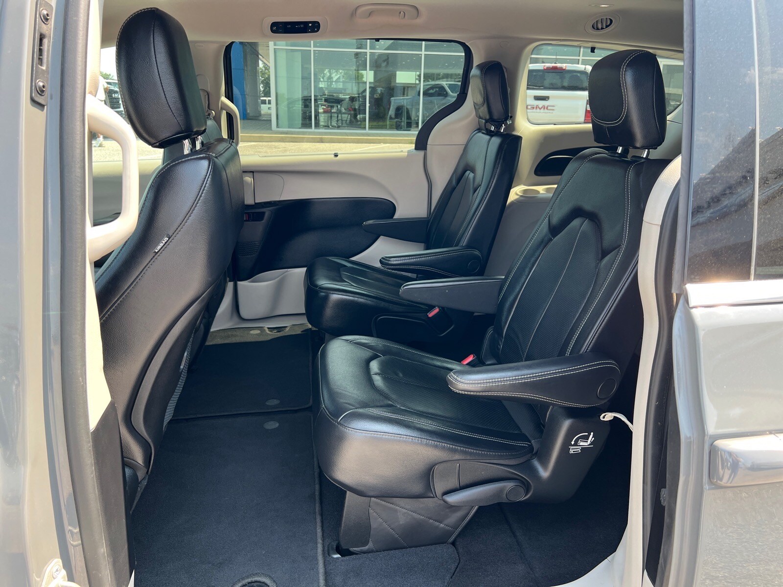 2022 Chrysler Pacifica Touring L - Photo 12
