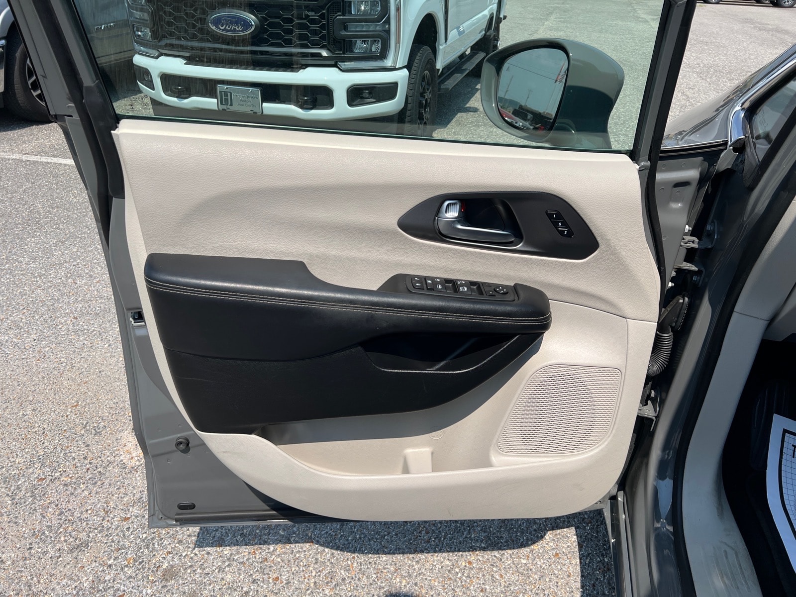 2022 Chrysler Pacifica Touring L - Photo 11
