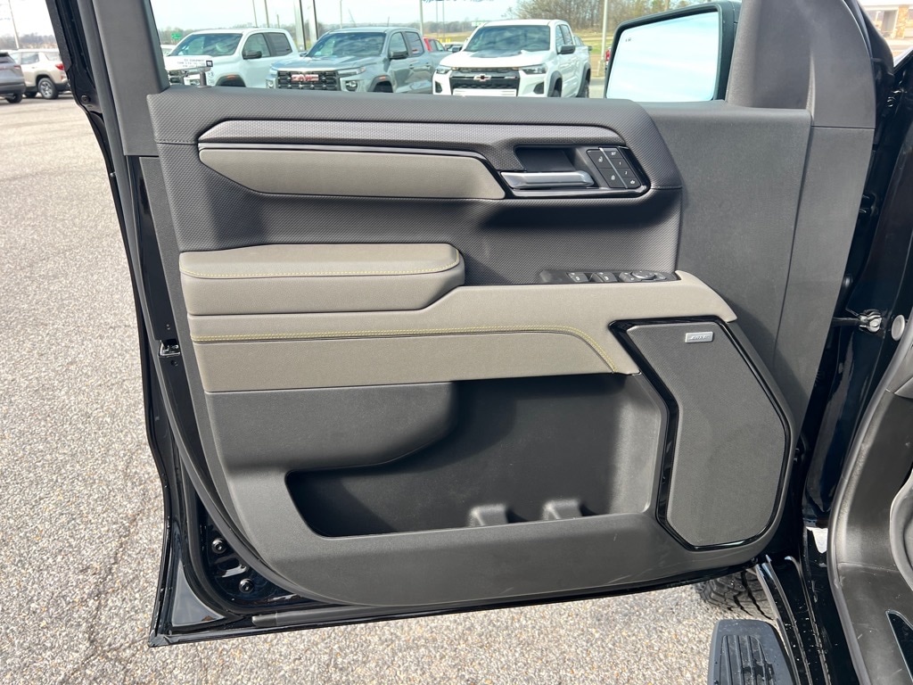 2026 Chevrolet Silverado 1500 ZR2 - Photo 12