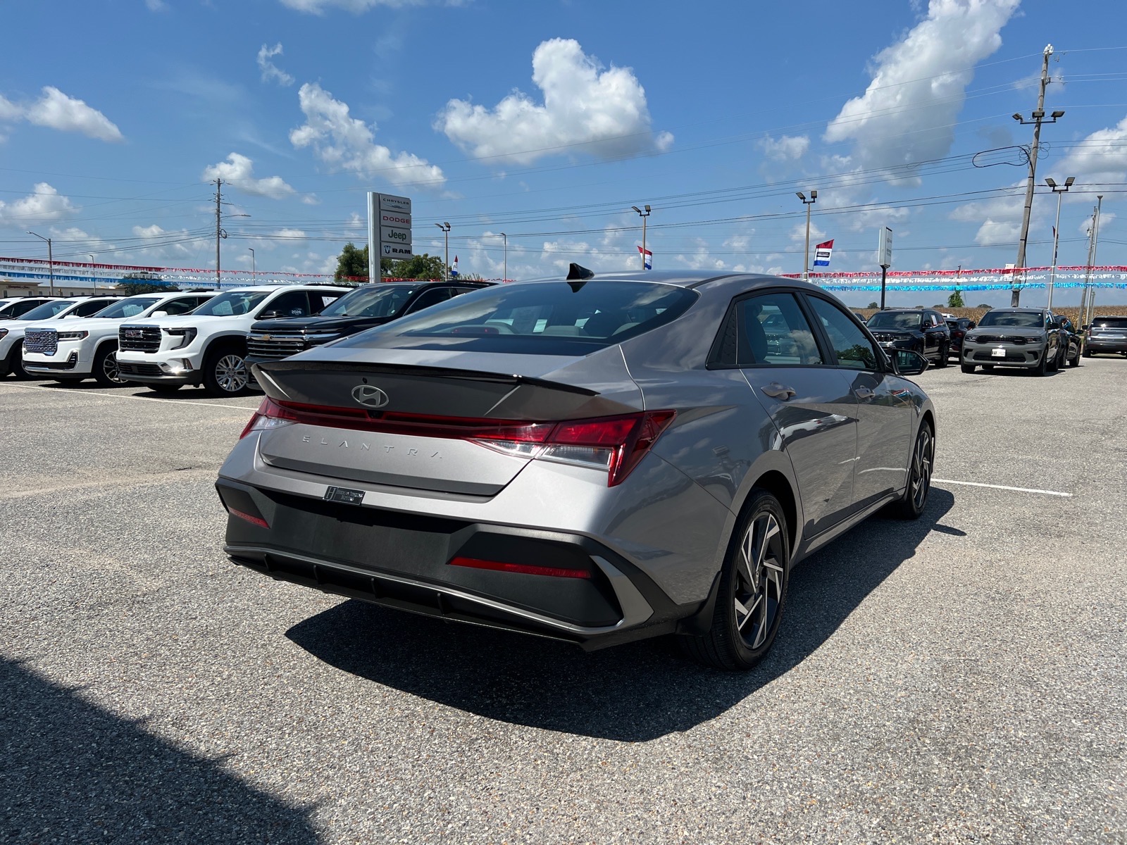 2025 Hyundai Elantra SEL - Photo 3