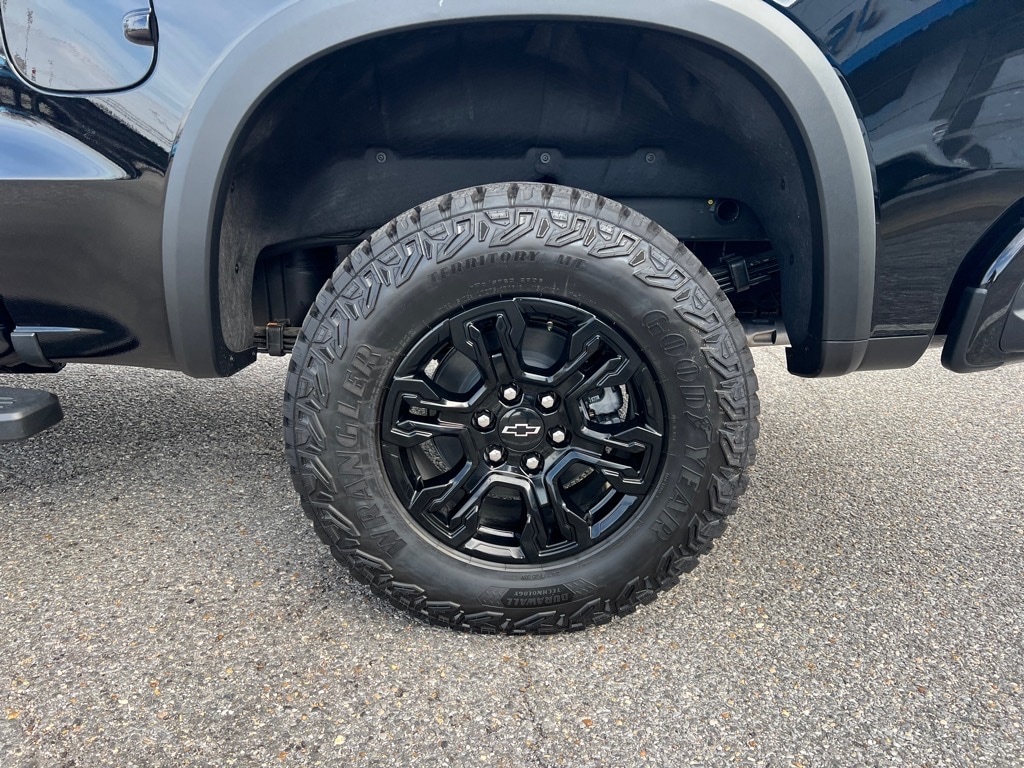 2026 Chevrolet Silverado 1500 ZR2 - Photo 9