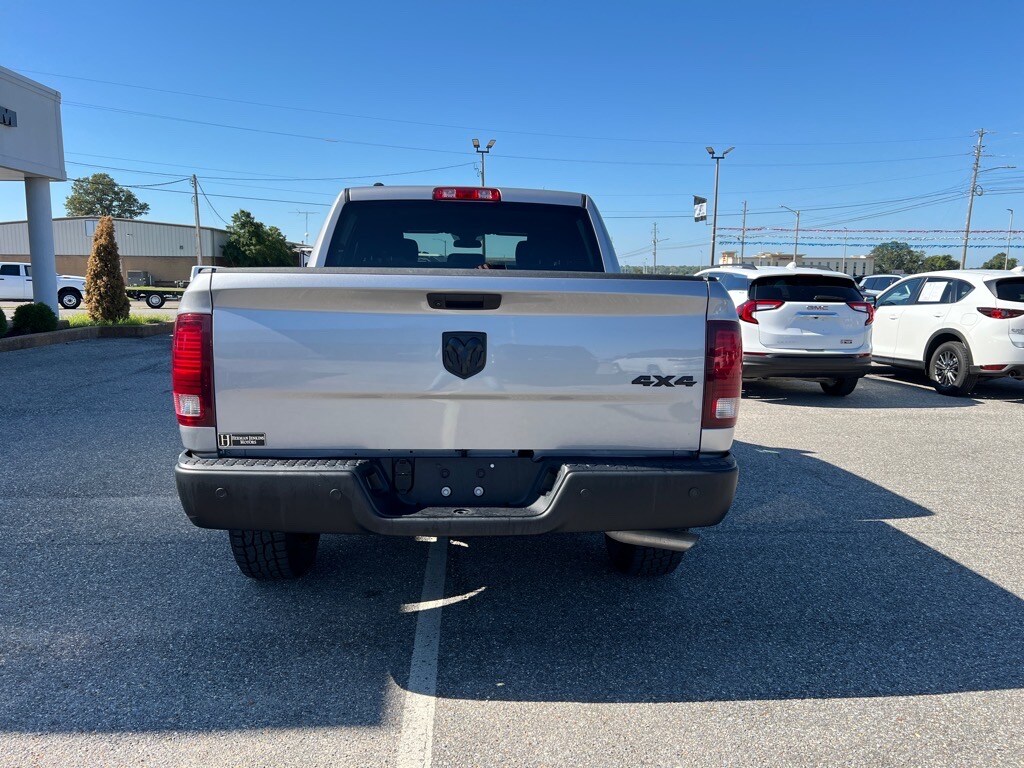 2024 Ram 1500 Classic Warlock photo 3