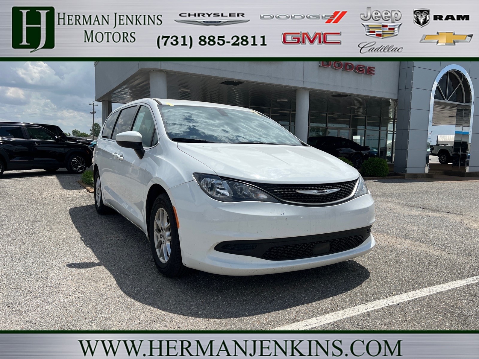 2022 Chrysler Voyager LX's photo