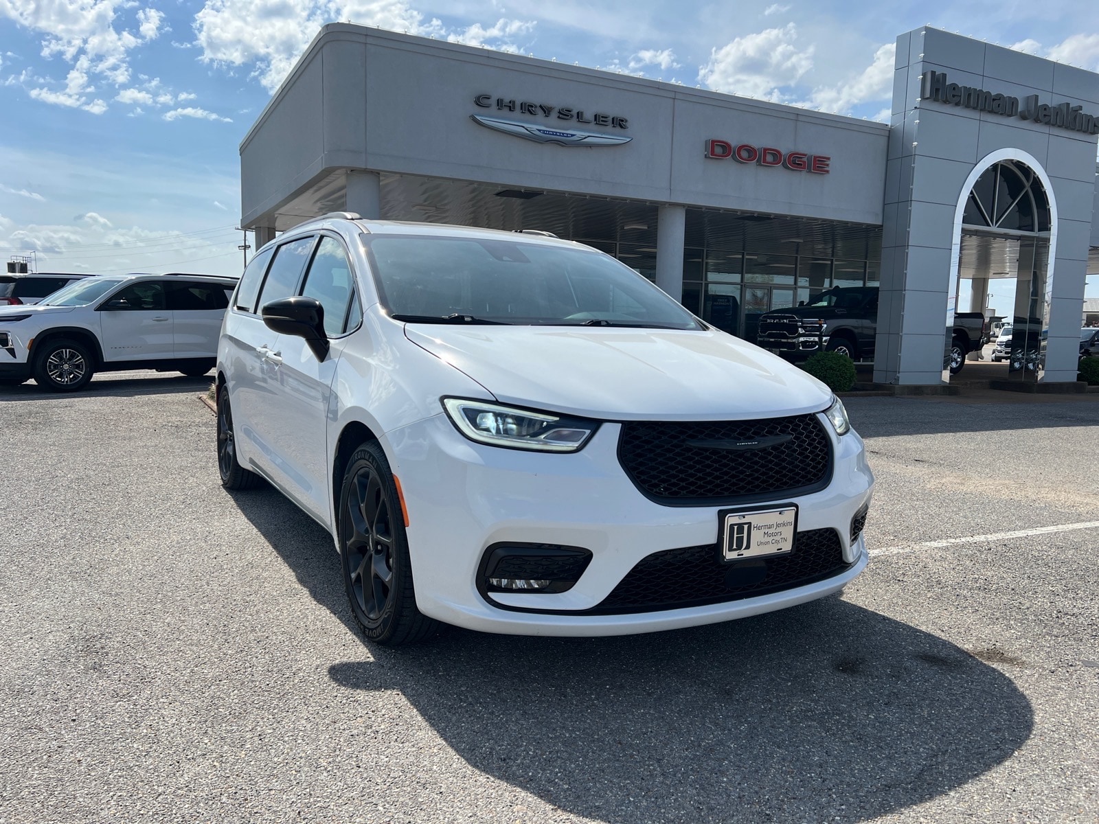 2025 Chrysler Pacifica Limited's photo