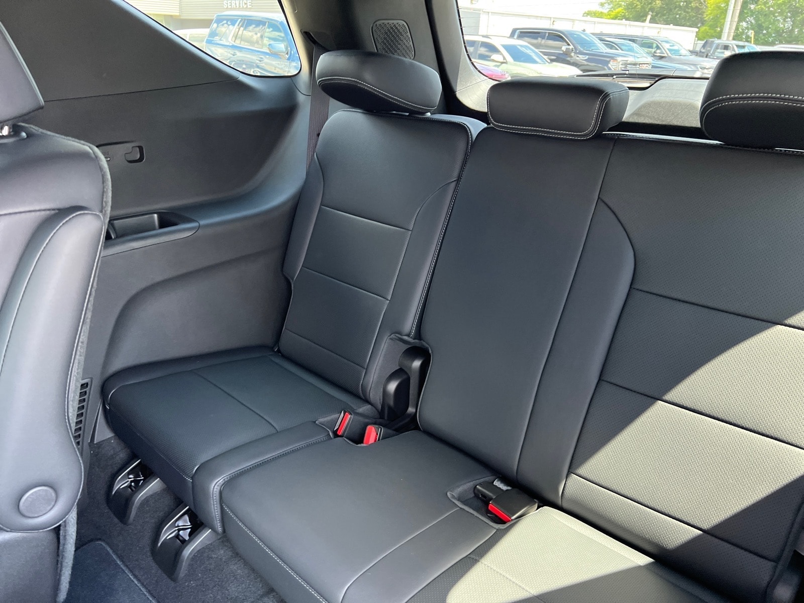 2027 Chevrolet Traverse LT - Photo 14