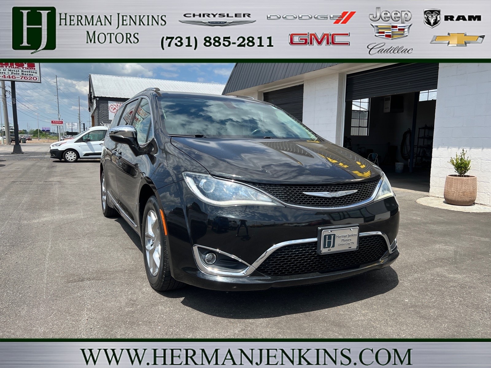 2017 Chrysler Pacifica Limited's photo