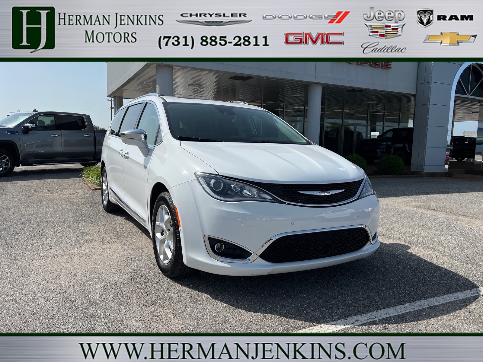 2020 Chrysler Pacifica Limited's photo