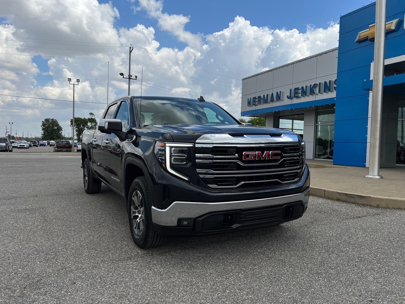 2025 GMC Sierra 4WD Crew Cab Short Box SLT's photo