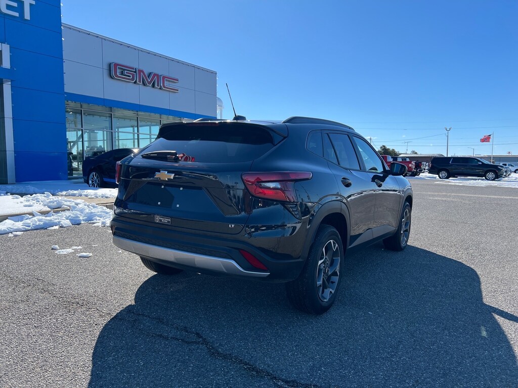 Used 2025 Chevrolet Trax LT SUV