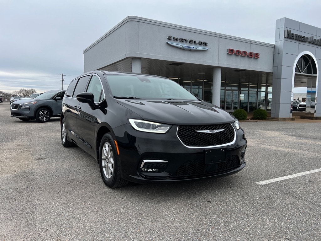 Used 2024 Chrysler Pacifica Touring L