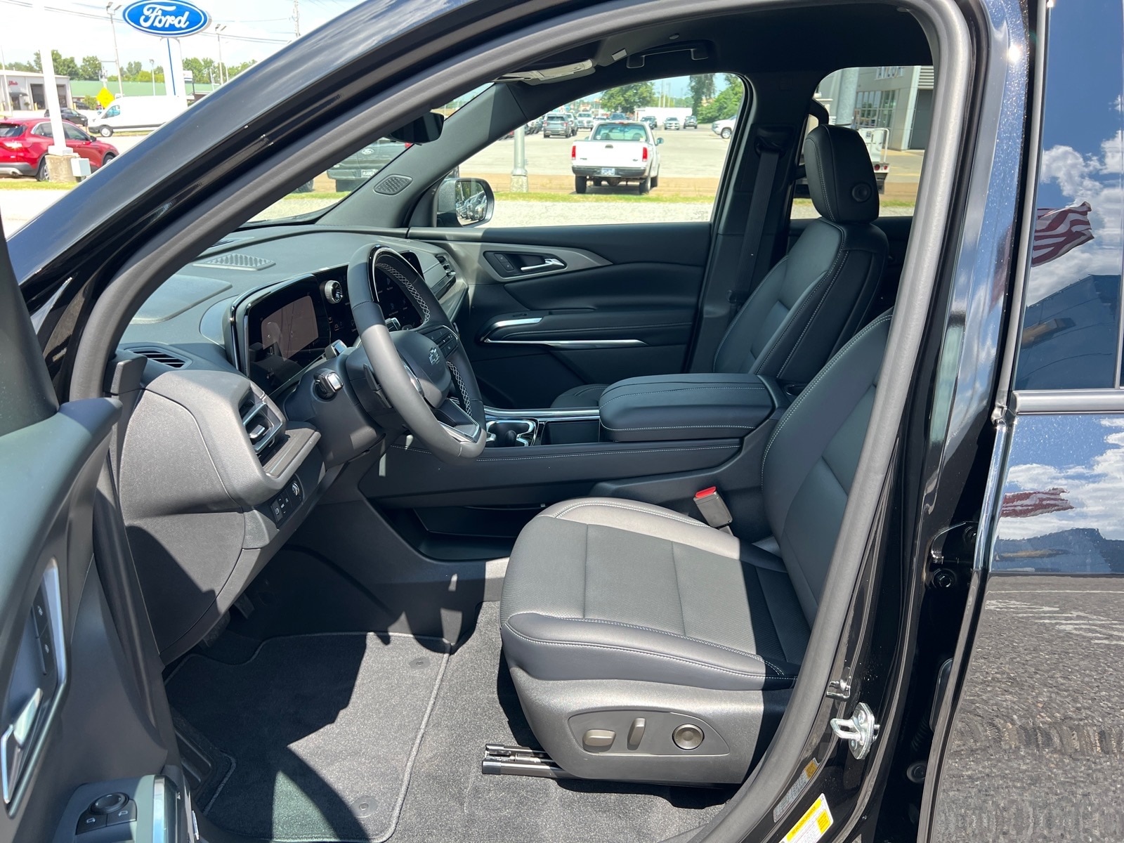 2027 Chevrolet Traverse LT - Photo 10