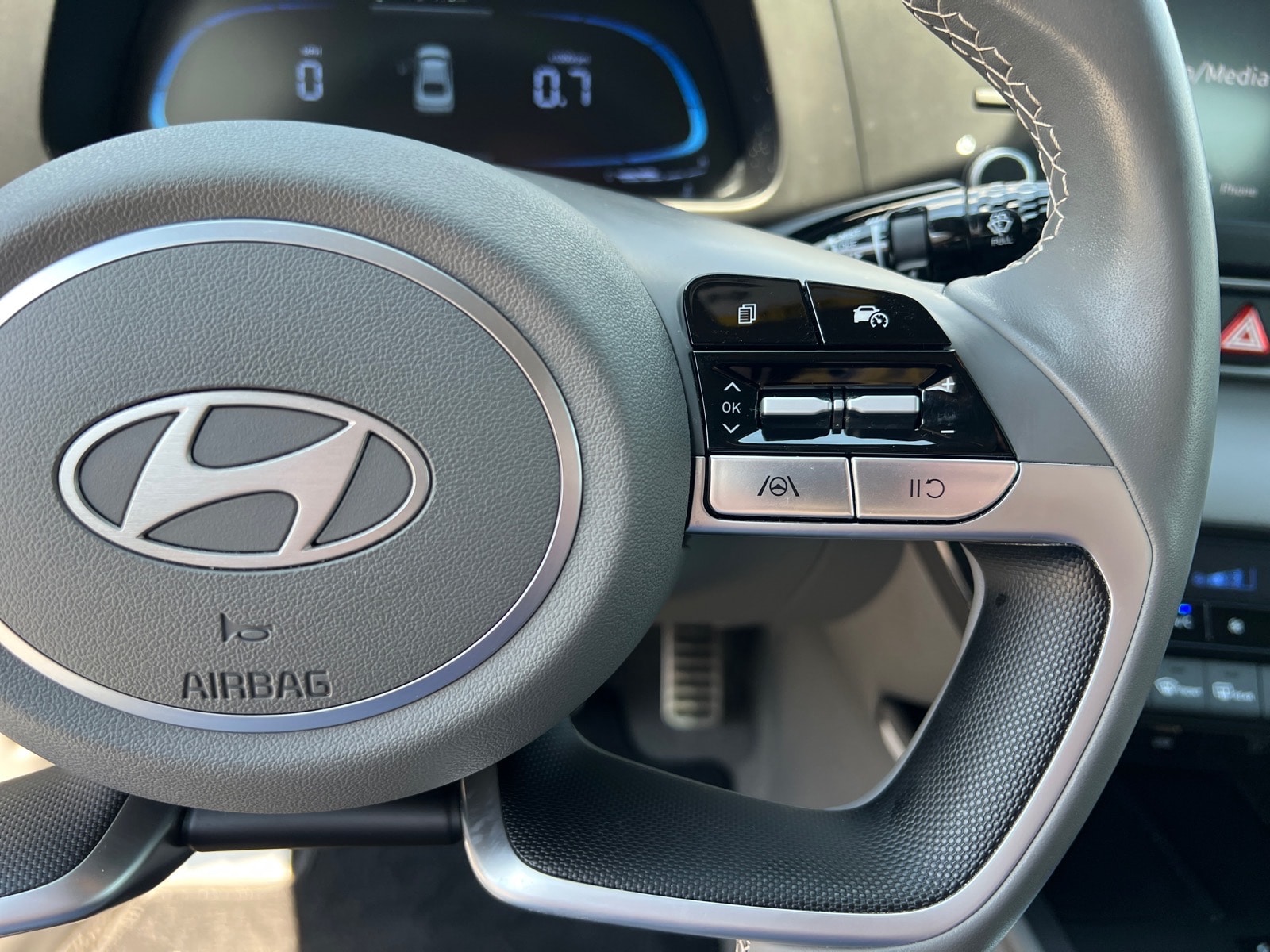 2025 Hyundai Elantra SEL - Photo 16