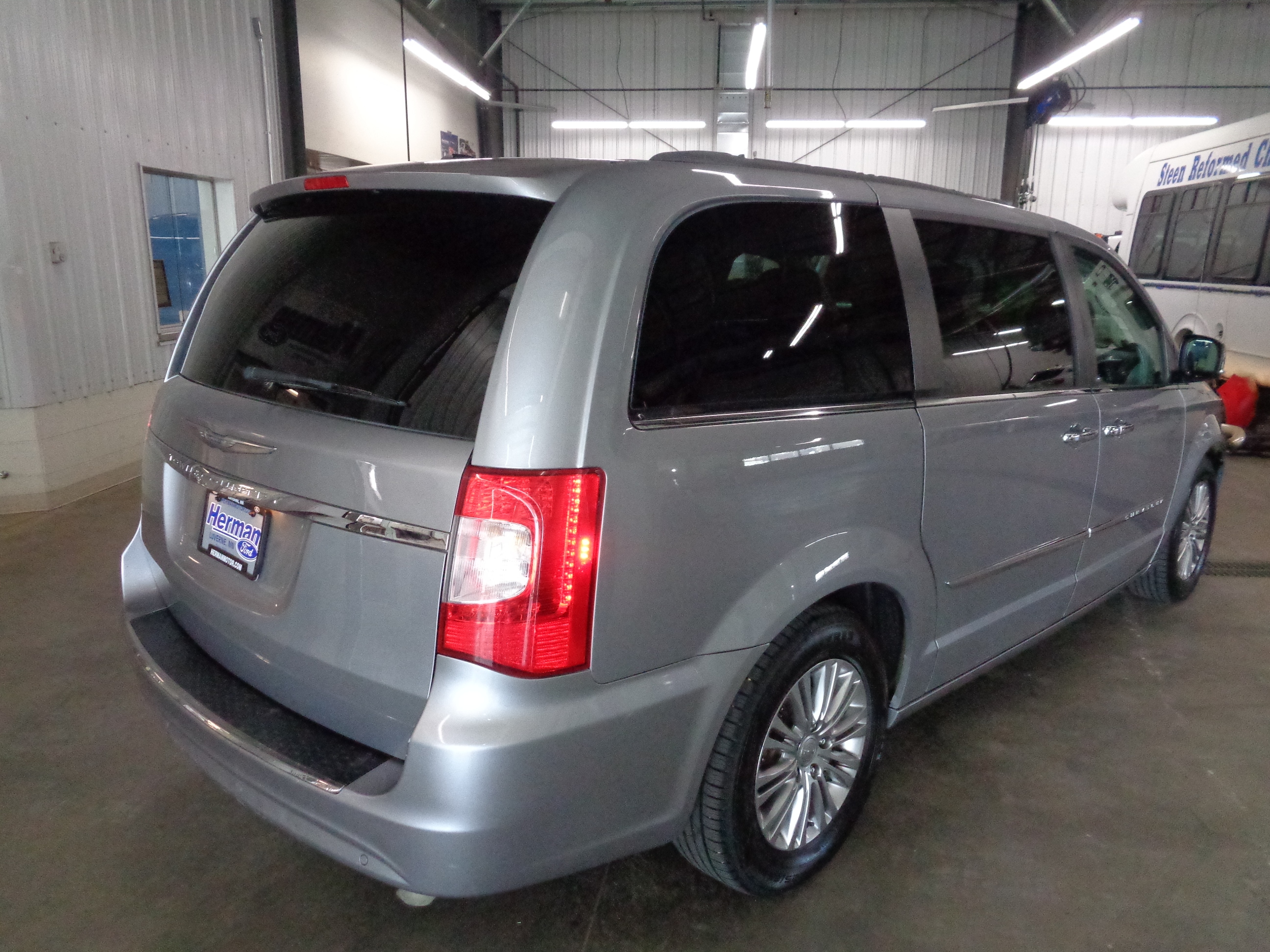 Used 2015 Chrysler Town & Country Touring-L with VIN 2C4RC1CG8FR506509 for sale in Luverne, Minnesota