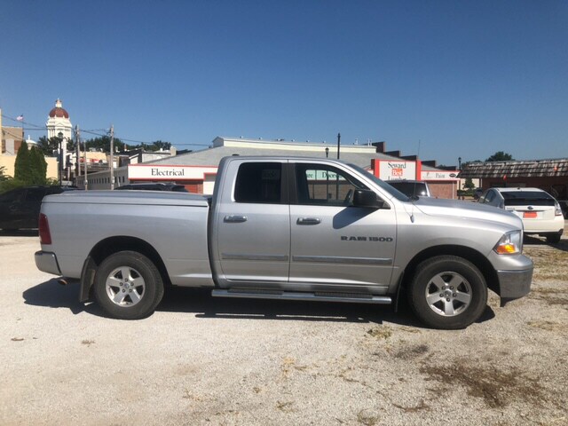 2011 Ram 1500 SLT photo 4