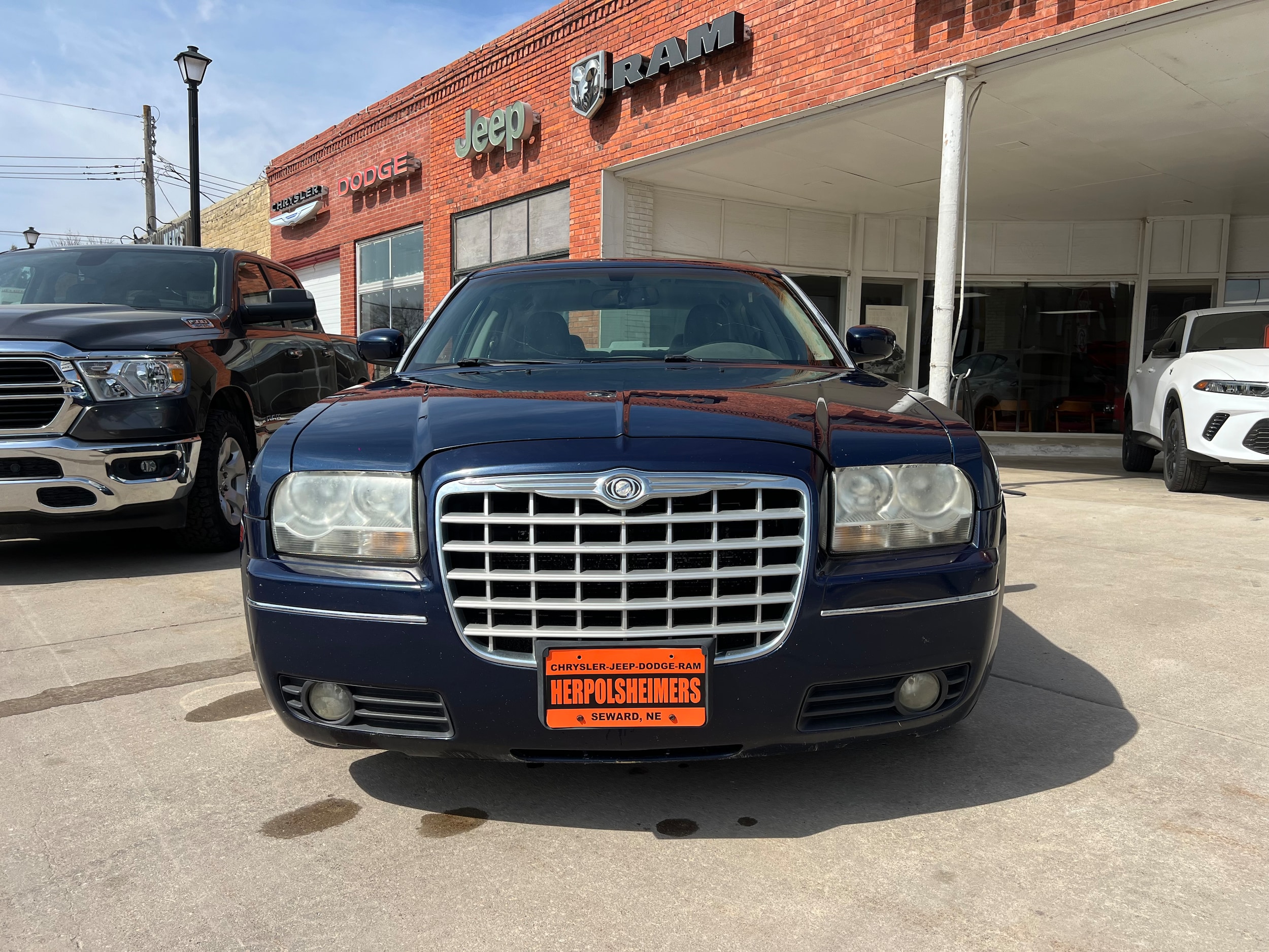 Used 2006 Chrysler 300 Touring with VIN 2C3KA53G36H434617 for sale in Seward, NE