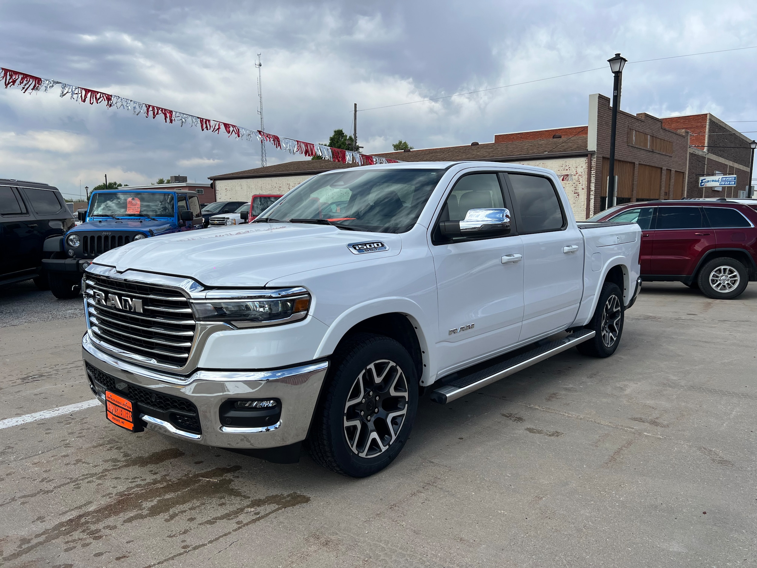 2025 RAM 1500 Laramie 4x4 Crew Cab 5'7's photo