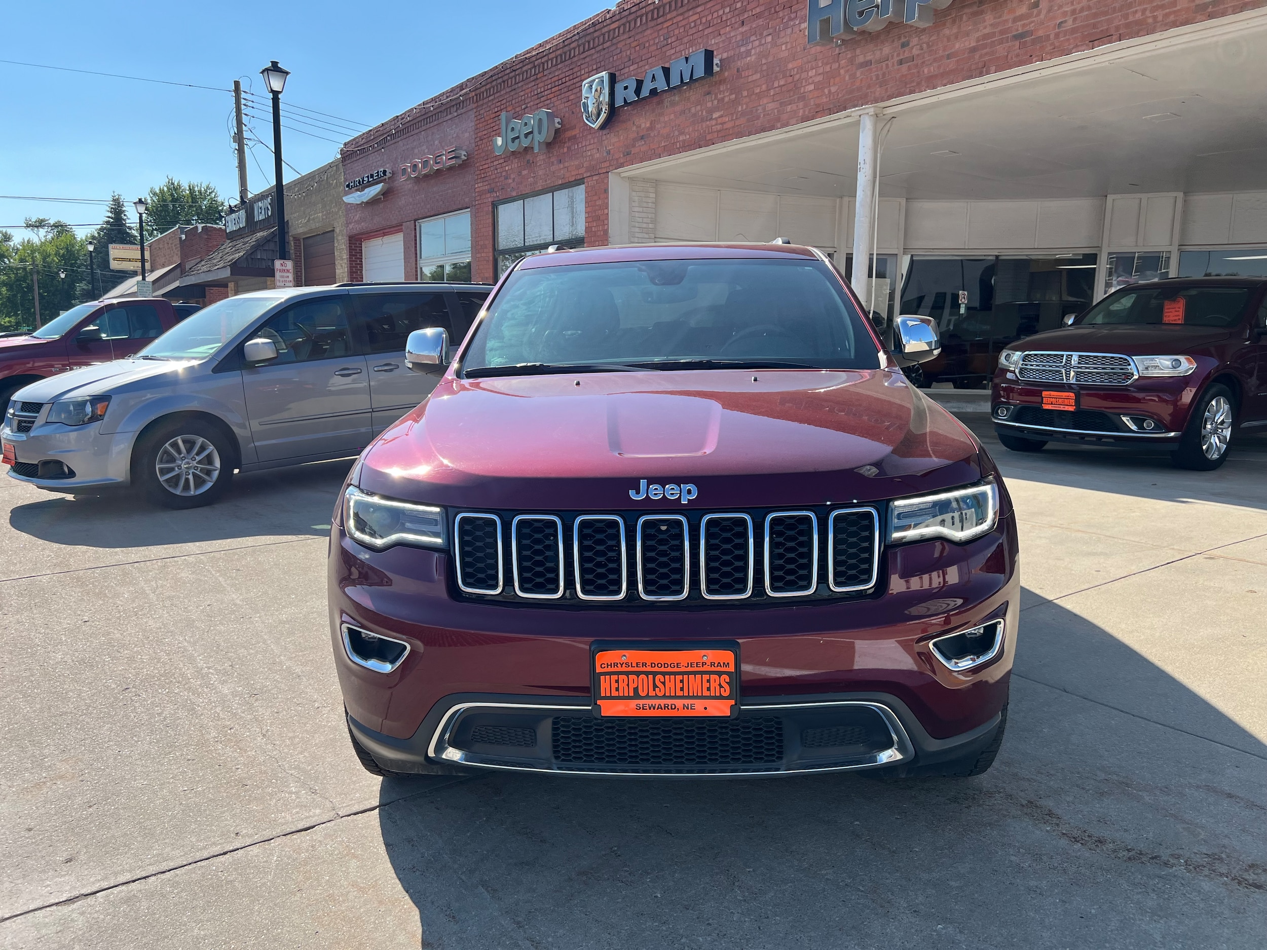 Used 2017 Jeep Grand Cherokee Limited with VIN 1C4RJFBG4HC831268 for sale in Seward, NE