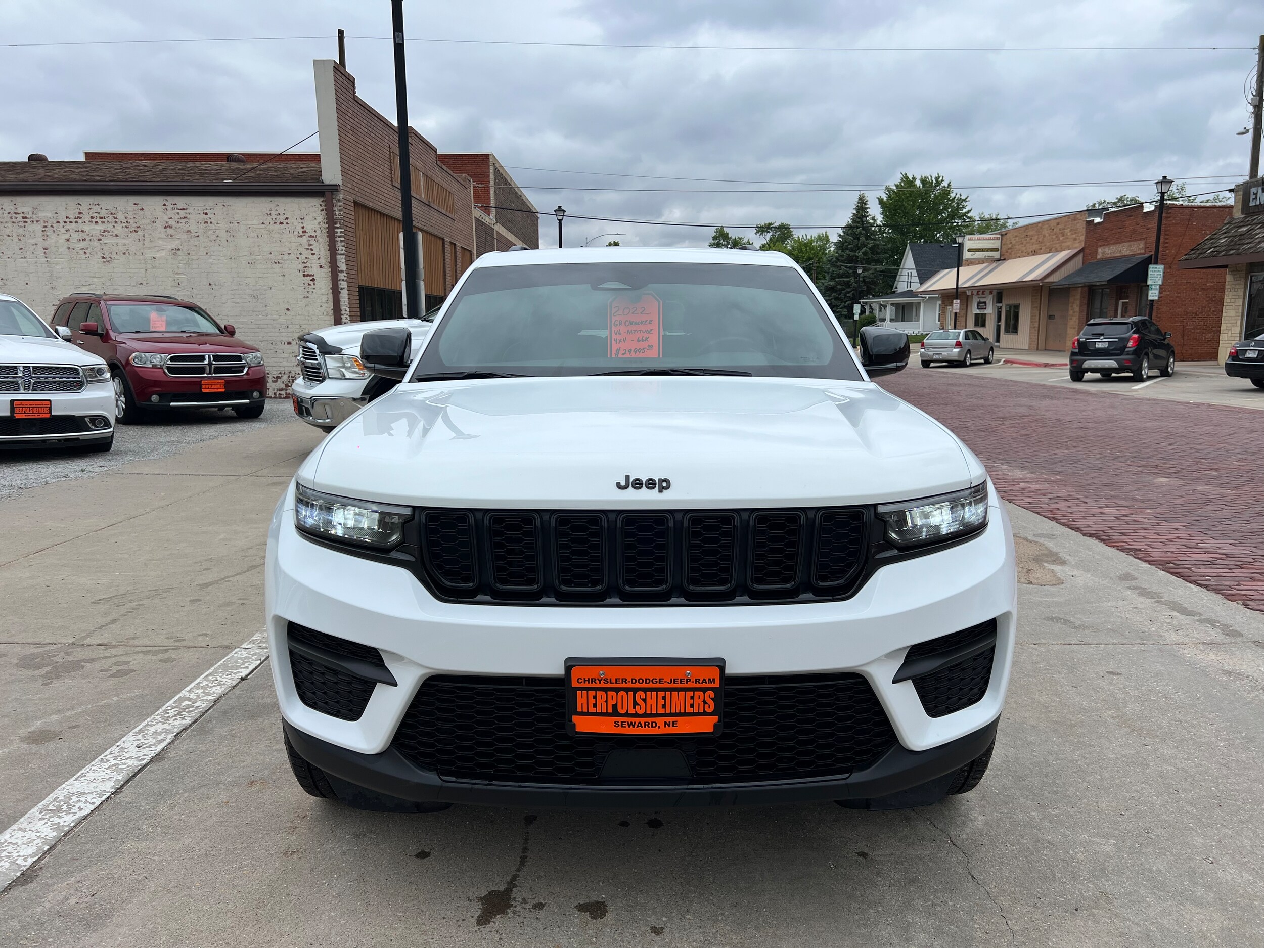 Used 2022 Jeep Grand Cherokee Altitude with VIN 1C4RJHAG6N8633075 for sale in Seward, NE