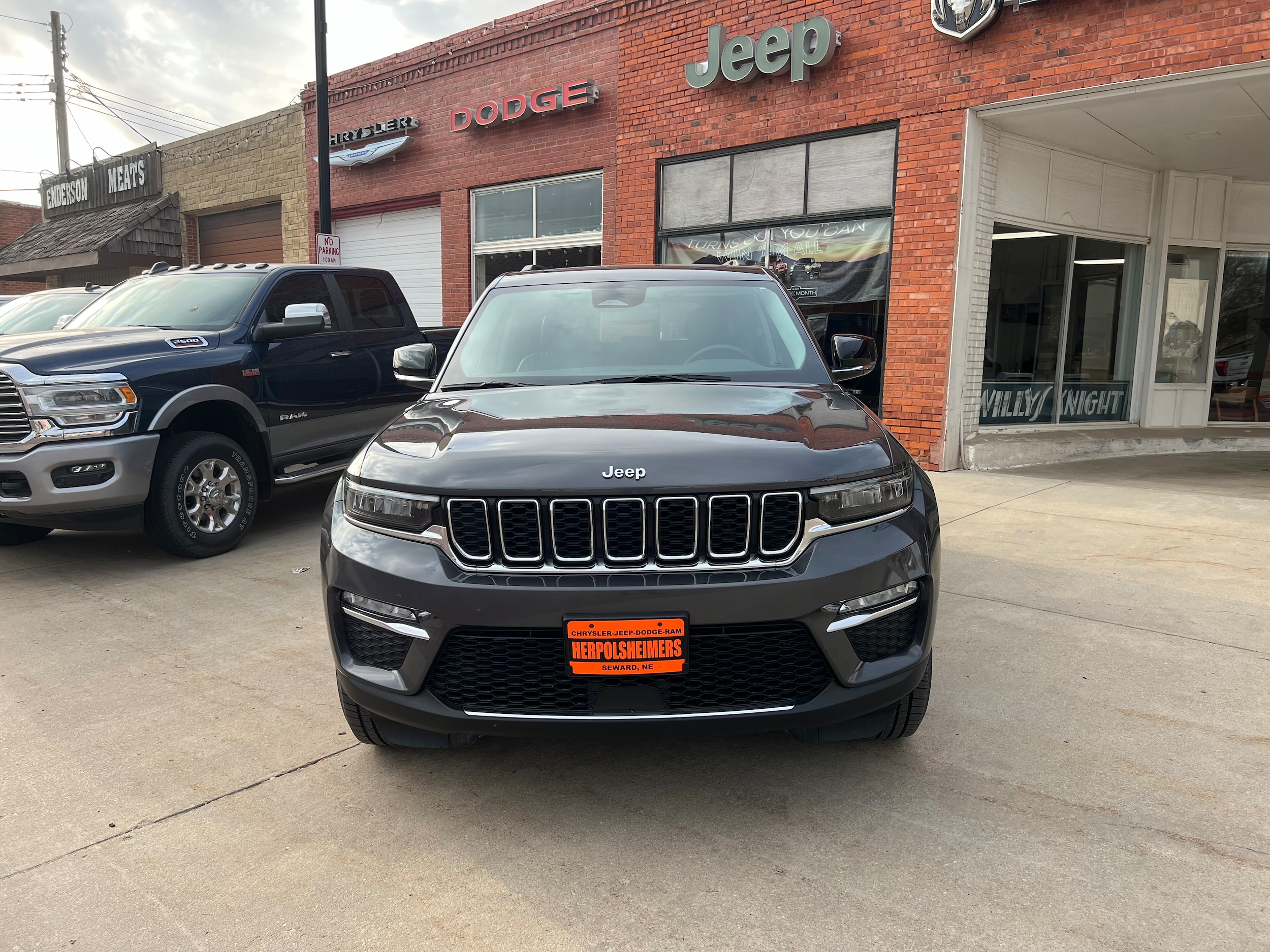 Used 2022 Jeep Grand Cherokee Limited with VIN 1C4RJHBG2N8501493 for sale in Seward, NE