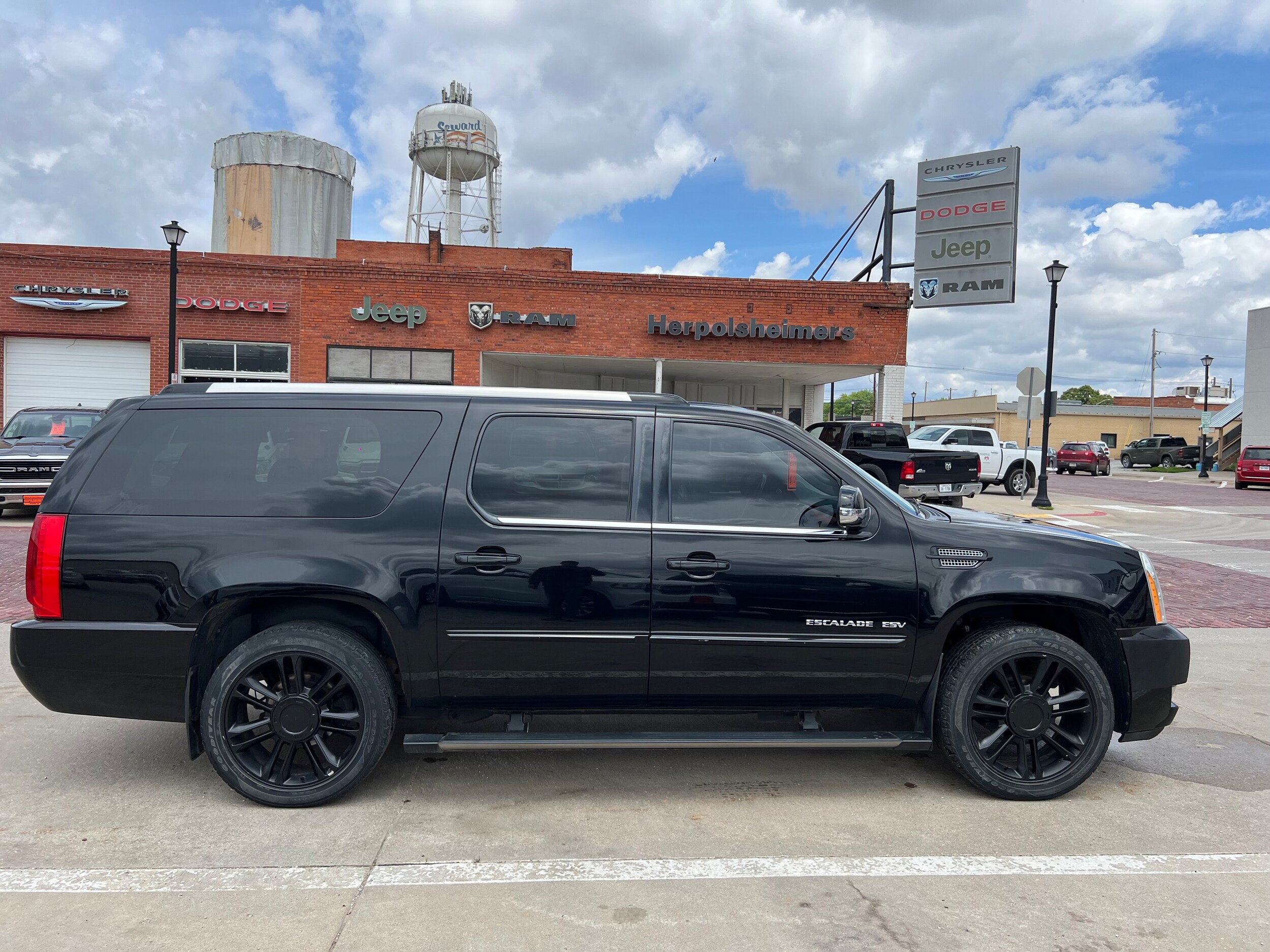 2013 Cadillac Escalade ESV Premium photo 4