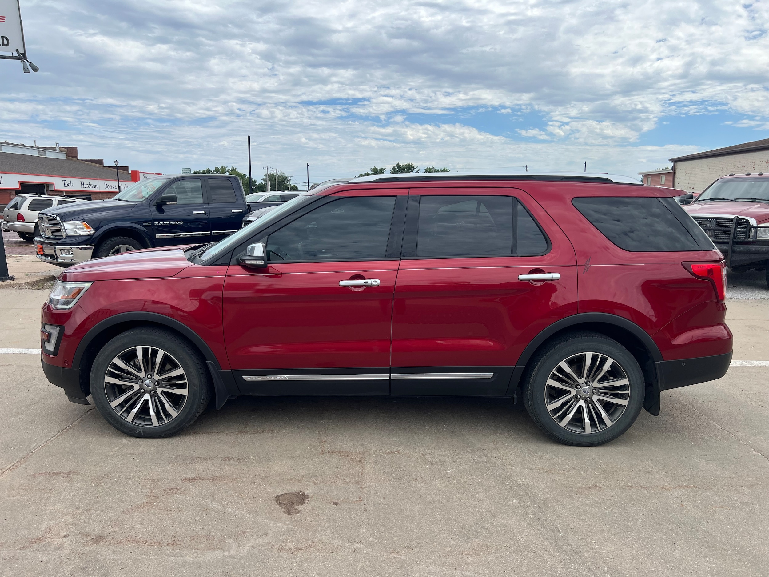 Used 2017 Ford Explorer Platinum with VIN 1FM5K8HT8HGC47469 for sale in Seward, NE