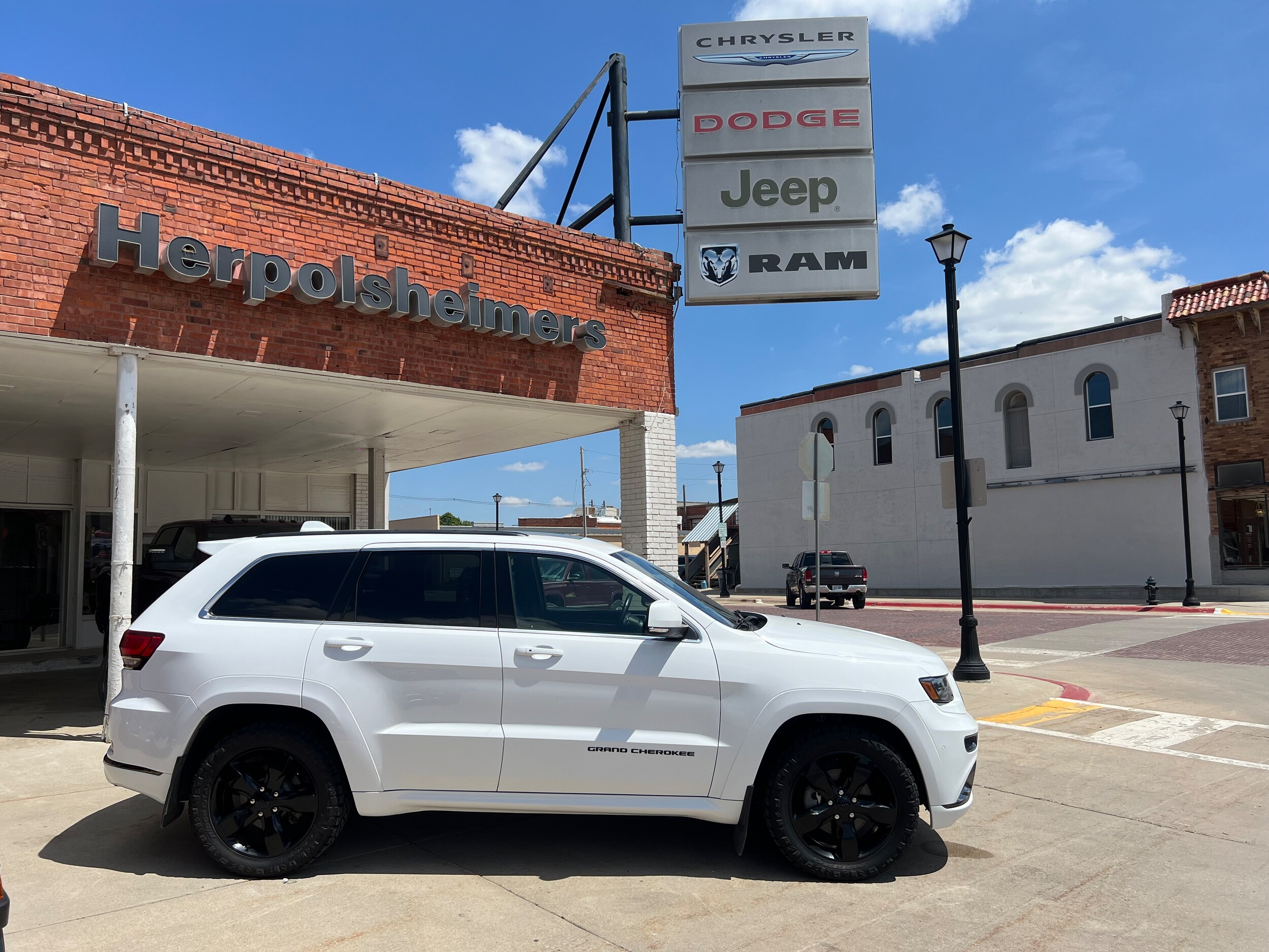 Used 2016 Jeep Grand Cherokee High Altitude with VIN 1C4RJFCG7GC505123 for sale in Seward, NE