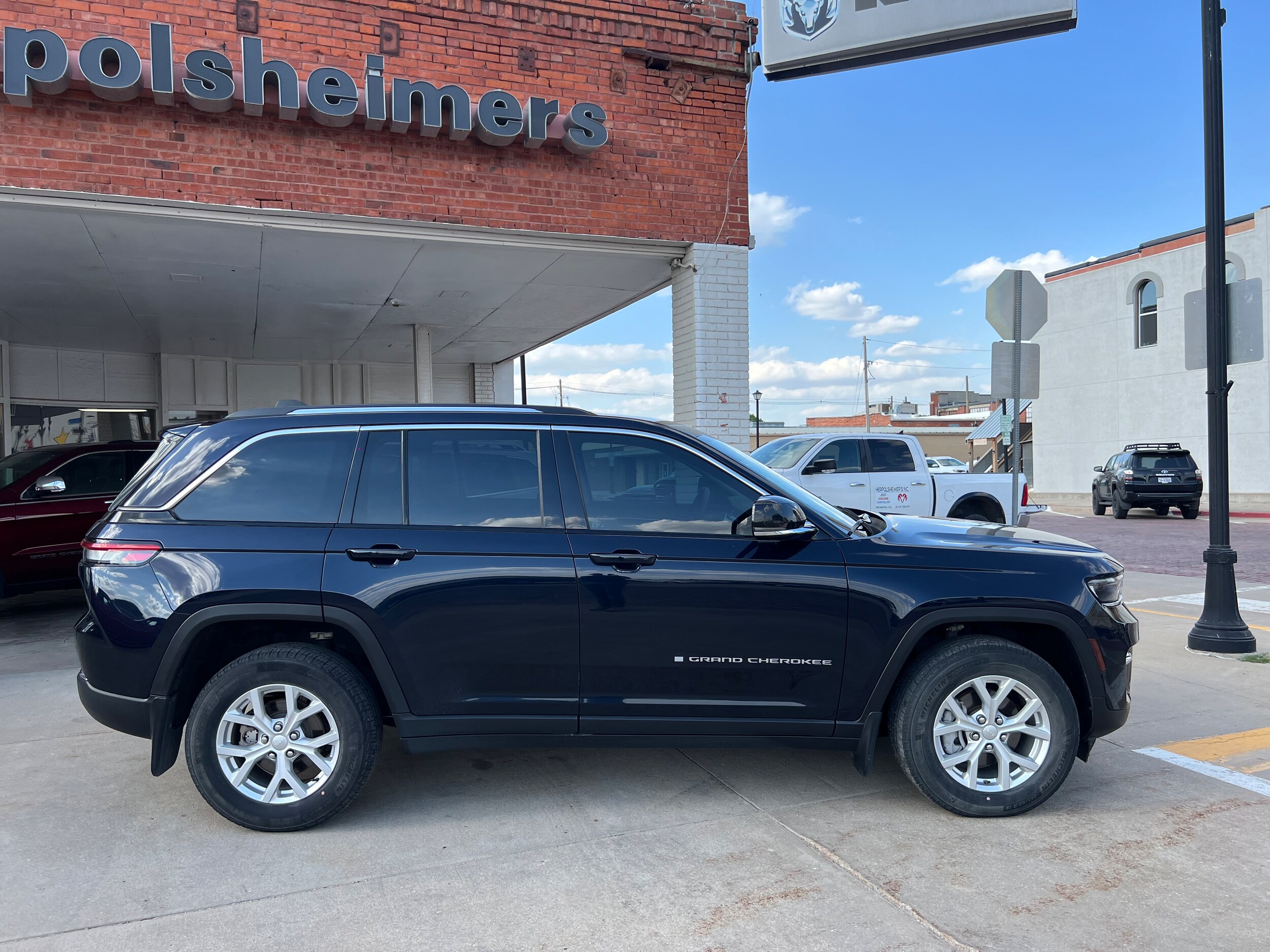 2023 Jeep Grand Cherokee Limited photo 2