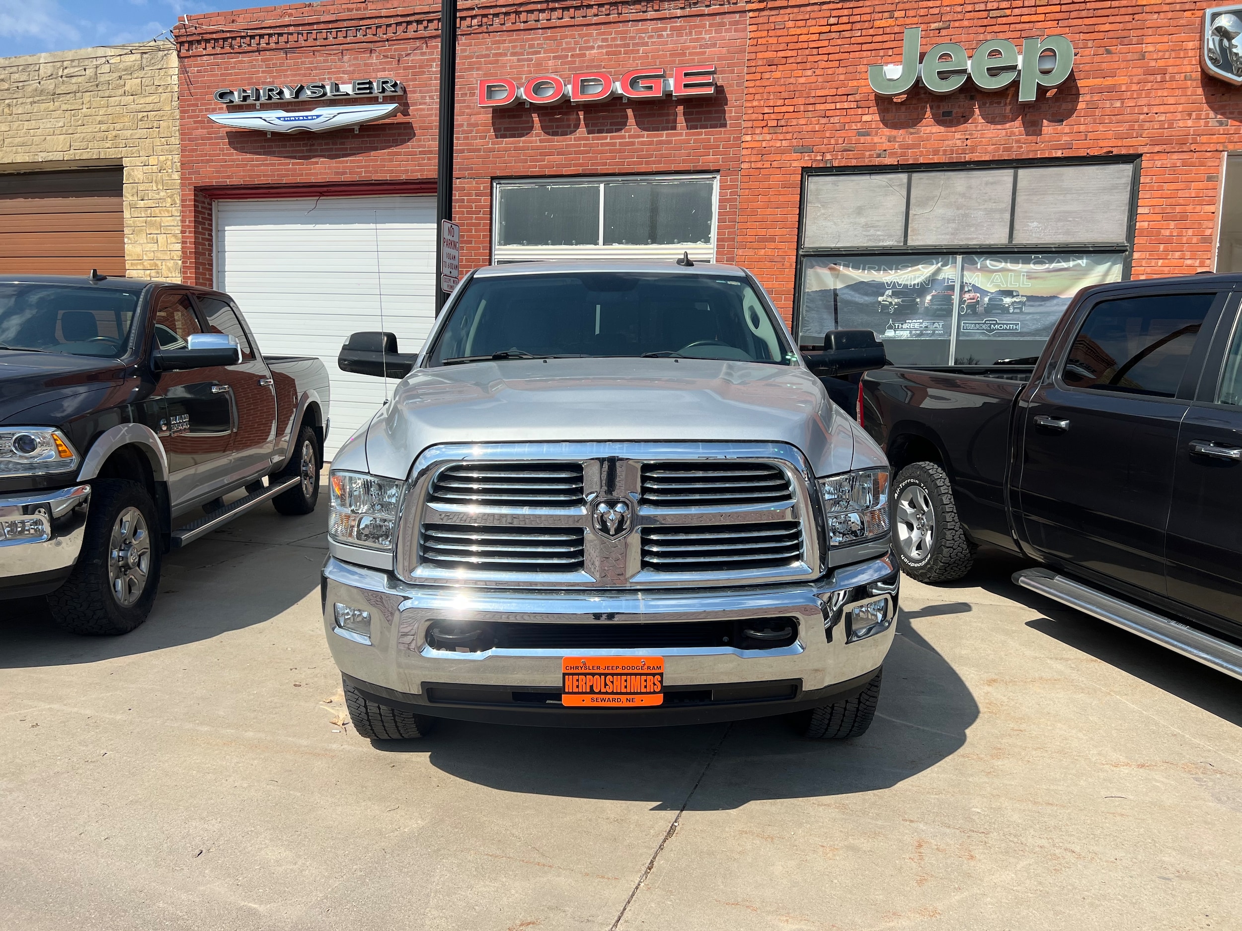 Used 2015 RAM Ram 2500 Pickup SLT with VIN 3C6UR5DL7FG571120 for sale in Seward, NE