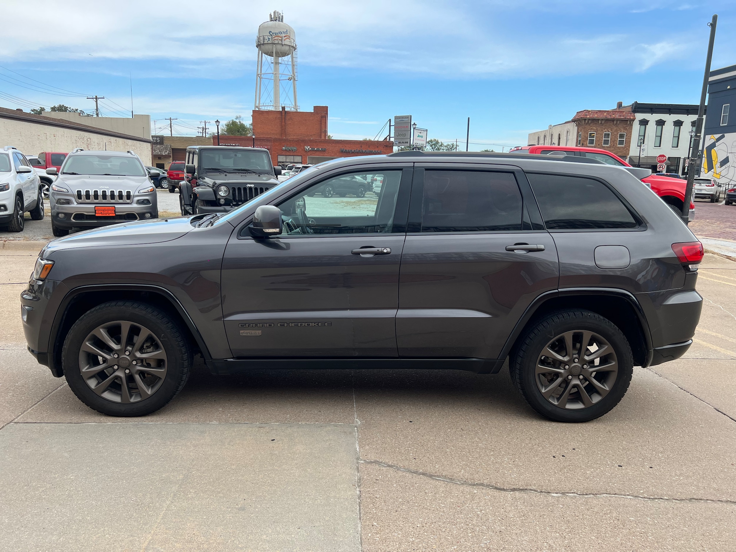 Used 2016 Jeep Grand Cherokee Limited with VIN 1C4RJFBG6GC360755 for sale in Seward, NE