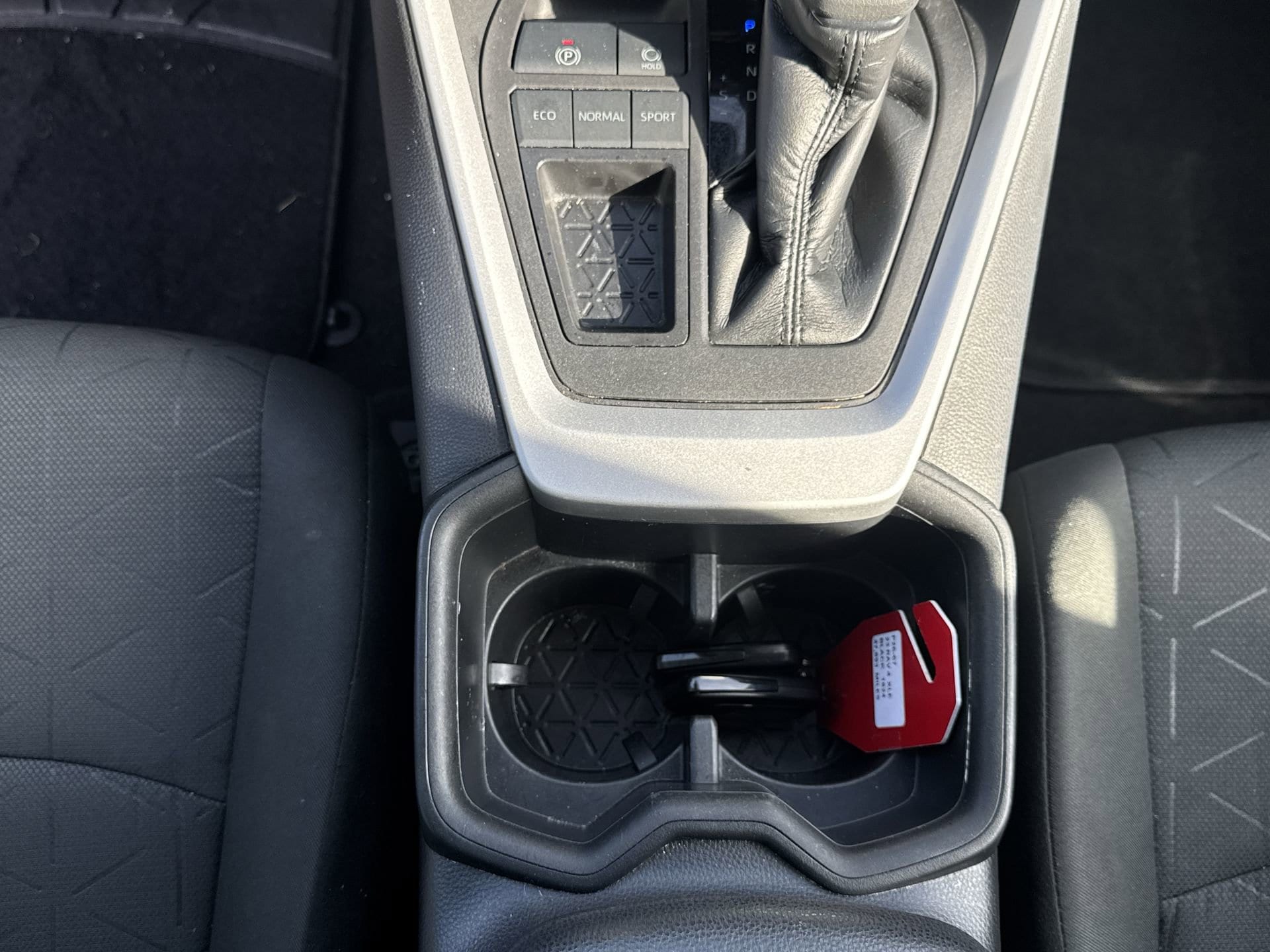 2023 Toyota RAV4 XLE - Photo 18