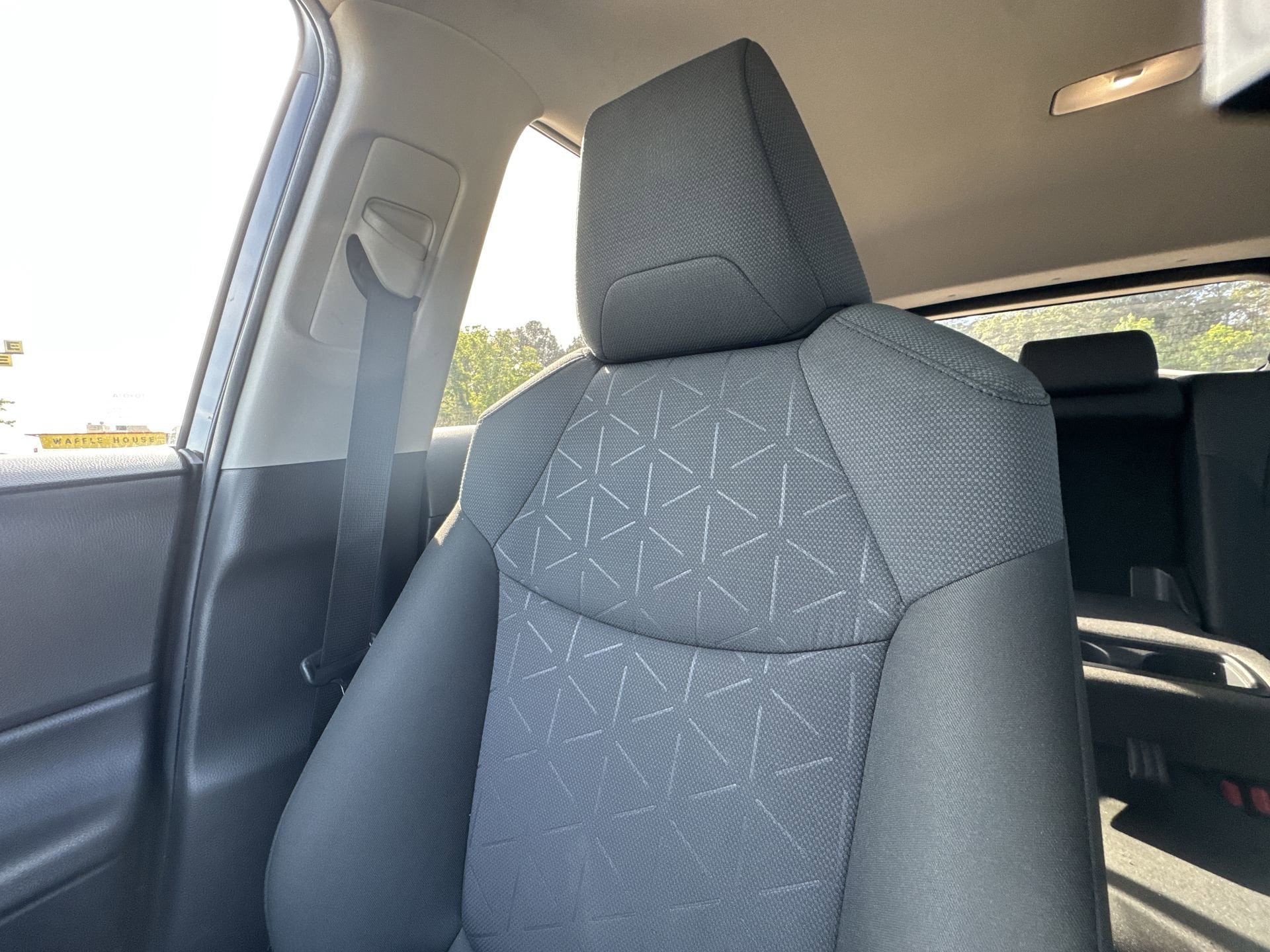 2023 Toyota RAV4 XLE - Photo 19