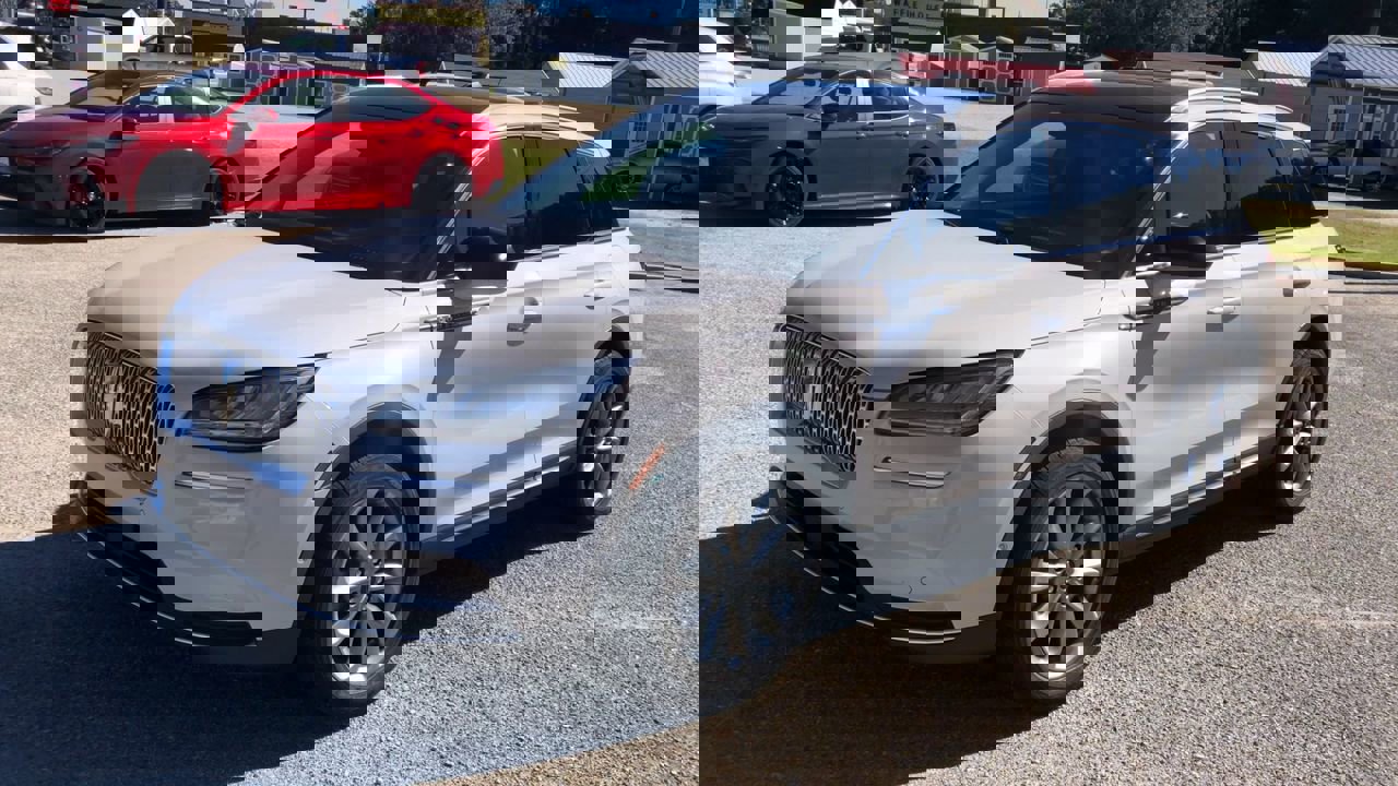 2021 Lincoln Corsair Standard photo 4