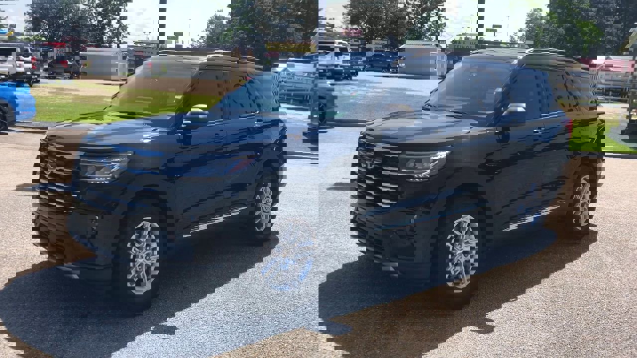 2025 Ford Explorer photo 3