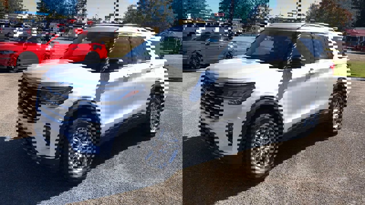 2026 Ford Explorer photo 2